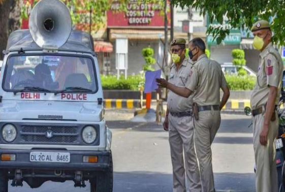 Kashmir Man not given room in Hotel : दिल्ली के एक OYO होटल ने काशीमरी व्यक्ति को रूम देने से किया इंकार, वीडियो हुआ वायरल