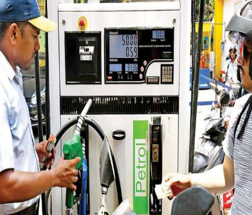 Petrol Diesel Price Hiked :दाम बढ़ने के डर से टंकी फुल कराने की होड़, पंप संचालकों की लगी लॉट्री