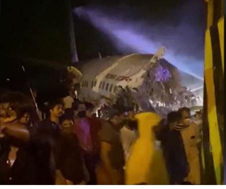 Spicejet : दिल्ली से श्रीनगर जा रही फ्लाइट पुशबैक के दौरान बिजली के खंभे से टकराई , 1 यात्री हुआ जख्मी