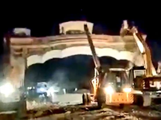 Salasar Temple Gate Demolition : कांग्रेस सरकार दुआरा रामदरबार मूर्ति वाले गेट को ध्वस्त पर मचा बवाल