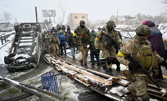 Ukraine Russia War : रूस ने दूसरे दिन भी दागी क्रूज और हाइपरसोनिक मिसाइलें, यूक्रेन का दावा लड़ाई में मारे गए 14,700 रूसी सैनिक