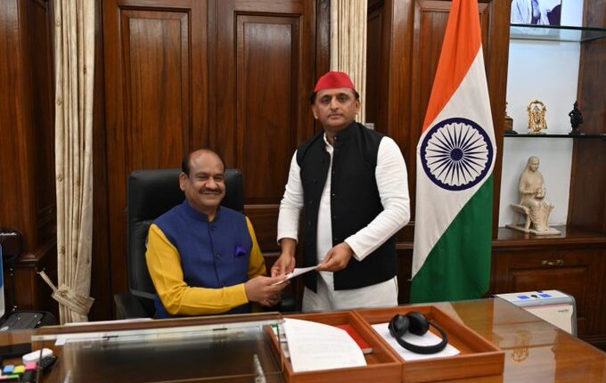 Akhilesh Yadav Resigns