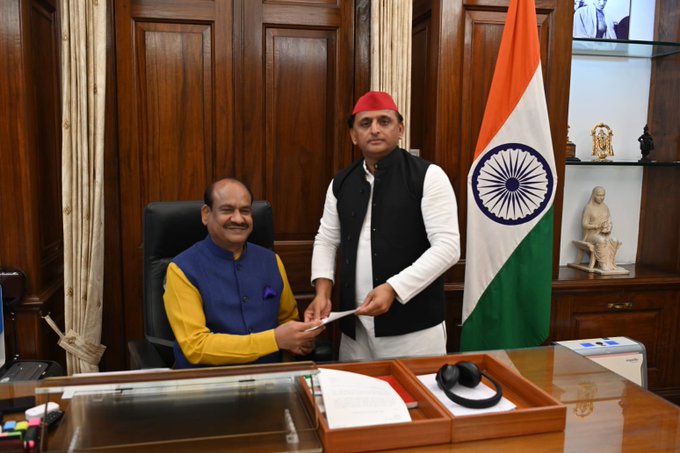 Akhilesh Yadav Resigns