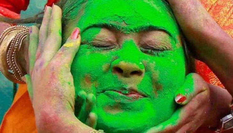 Holi 2022: Tips for holi: होली के बाद रंग छुड़ाने के कुछ आसान टिप्स और ट्रिक्स