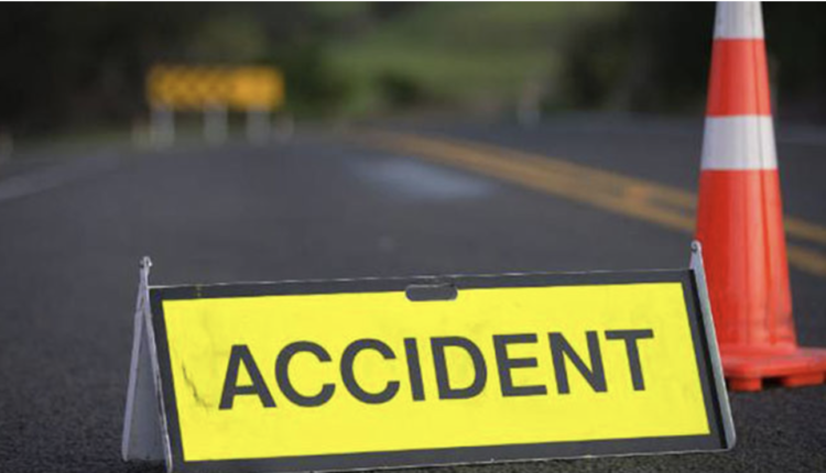 Kushinagar Road Accident: लखनऊ में डंफर ने कार को मारी टक्कर,3 युवकों की मौत