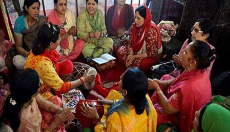 Kashmiri Pandit : 32 साल बाद कश्मीरी पडितों ने कश्मीर में मनाया नवरेह का पर्व , चप्पे-चप्पे पर तैनात सुरक्षाकर्मी