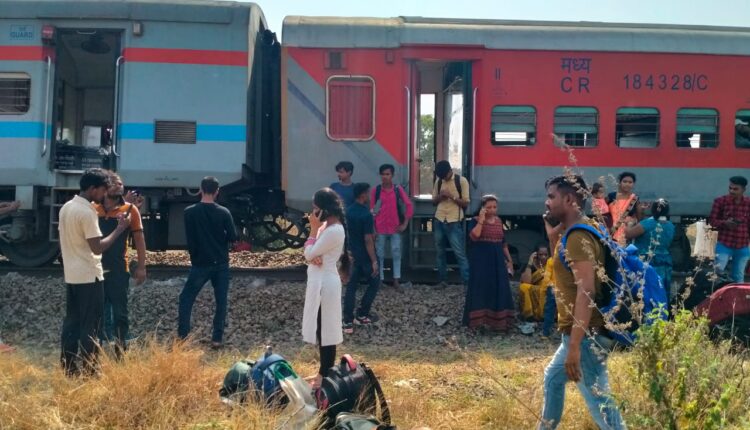 Nashik News : रेल पटरी से उतरी , लोगो के गभींर घायल होने की खबर