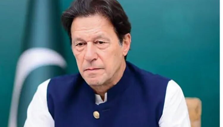 Pakistan पीएम इमरान खान के अविश्वास प्रस्ताव से पहले इस्तीफा देने की संभावना: सूत्र
