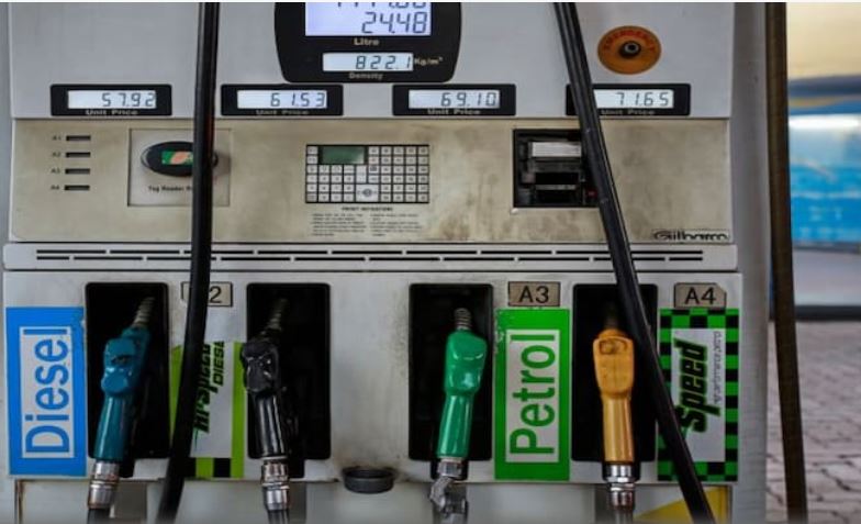देश मे पेट्रोल डीजल के दामों में ताबड़तोड़ बढ़ोतरी