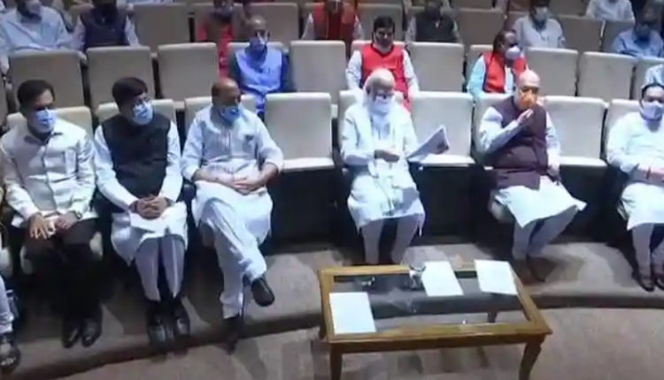 New Delhi : स्थापना दिवस के मौके पर बीजेपी के सांसद पहनेंगे भगवा टोपी, बीजेपी संसदीय दल की बैठक में निर्देश