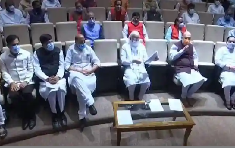 New Delhi : स्थापना दिवस के मौके पर बीजेपी के सांसद पहनेंगे भगवा टोपी, बीजेपी संसदीय दल की बैठक में निर्देश