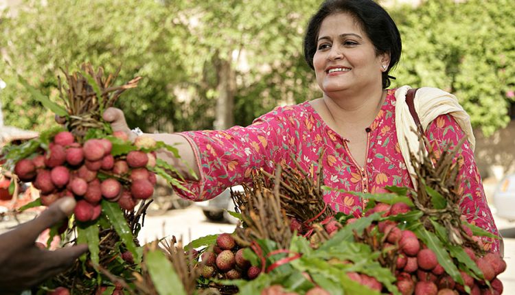 लीची, लीची के फायदे, लीची के नुकसान, विटामिन सी, विटामिन बी6, नियासिन, राइबोफ्लेविन, फोलेट, कॉपर, पोटैशियम, फॉस्फोरस, मैग्नीशियम, Lychee, Litchi Benefits, Lychee Disadvantages, Vitamin C, Vitamin B6, Niacin, Riboflavin, Folate, Copper, Potassium, Phosphorous, Magnesium