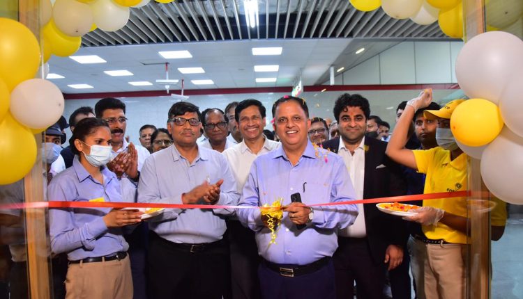 Food stalls in metro stations(LMRC)