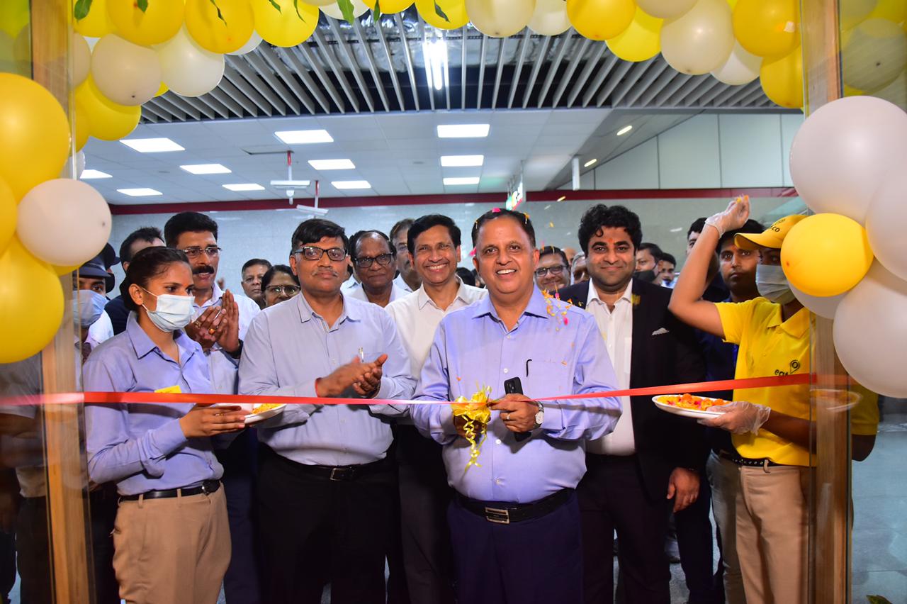 Food stalls in metro stations(LMRC)