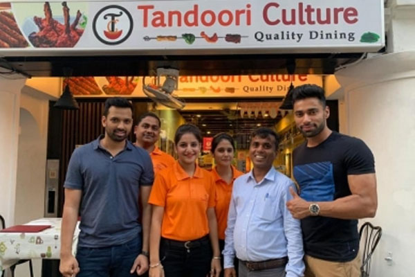 सिंगापुर, चंद्रदेव, सिंगापुर में खोली रेस्टोरेंट की चेन, नौकरी, restaurant chain opened in singapore, chandradev, singapore, job
