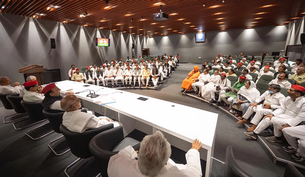 उत्तर प्रदेश, लखनऊ, अखिलेश यादव, समीक्षा बैठक, Uttar Pradesh, Lucknow, Akhilesh Yadav, review meeting,