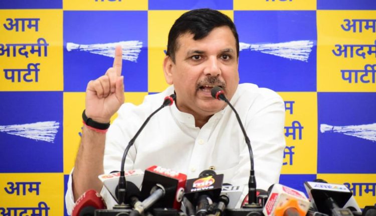 दिल्ली में 53 मंदिरों को गिराने की योजना बना रही BJP : संजय सिंह