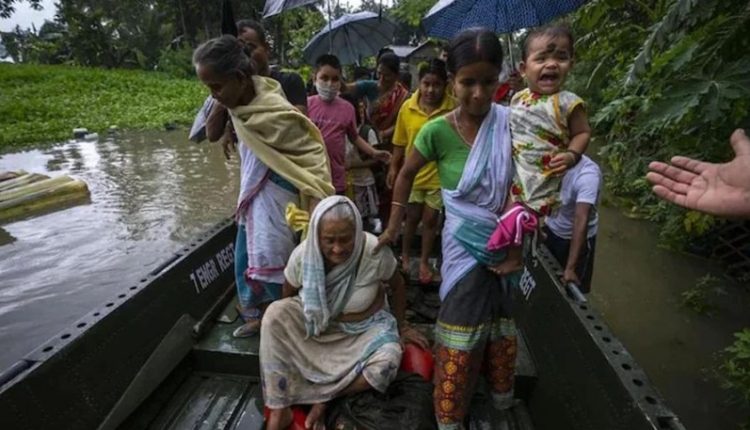 असम, असम में बाढ़, असम में बाढ़ से मौत, असम में बाढ़ से अब तक 108 लोगों की मौत, 35 लाख से ज्यादा लोग प्रभावित, Assam, floods in Assam, floods in Assam, 108 people have died due to floods in Assam, more than 35 lakh people affected