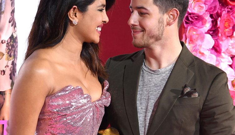 मुंबई, बॉलीवुड, प्रियंका चोपड़ा, रोमांटिक सरप्राइज, mumbai, bollywood, priyanka chopra, romantic surprise,