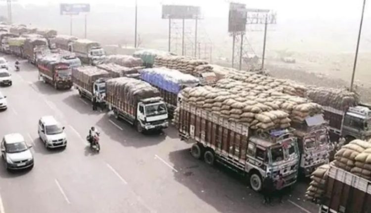 दिल्ली, दिल्ली में प्रदूषण, अरविन्द केजरीवाल, बड़े वाहनों के प्रवेश पर रोक, Pollution in Delhi, Arvind Kejriwal, ban on entry of big vehicles