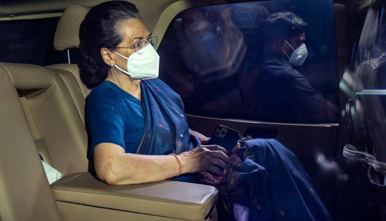 उत्तर प्रदेश, सोनिया गांधी, सोनिया गांधी कोरोना संक्रमित, प्रियंका गांधी ने रद्द किए लखनऊ के कार्यक्रम, Uttar Pradesh, Sonia Gandhi, Sonia Gandhi corona infected, Priyanka Gandhi canceled programs in Lucknow