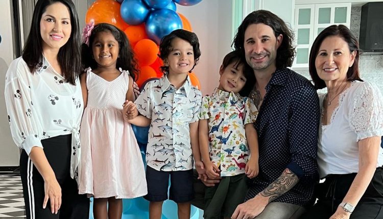 बॉलीवुड, सनी लियोनी, सनी लियोन, पोर्नस्टार सनी लियोन, Bollywood, Sunny Leone, Sunny Leone, Pornstar Sunny Leone