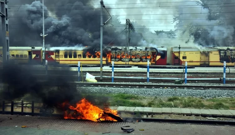 केंद्र सरकार, आगजनी-तोड़फोड़, हंगामा, अग्निपथ योजना, रेल मंत्री, Central government, arson-sabotage, commotion, Agneepath scheme, Railway Minister