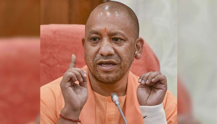 उत्तर प्रदेश, योगी आदित्यनाथ, वाराणसी में हेलिकॉप्टर से टकराई चिड़िया, A bird collided with a helicopter in Uttar Pradesh, Yogi Adityanath, Varanasi