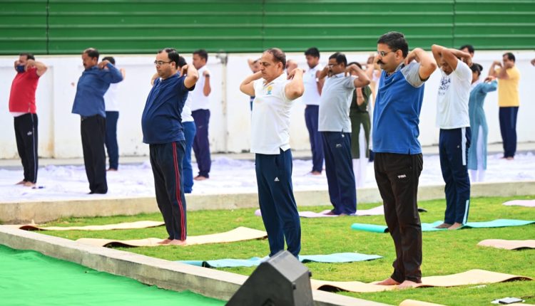 अन्तर्राष्ट्रीय योग दिवस के दृष्टिगत वीके सिंह एडीजी (सुरक्षा)