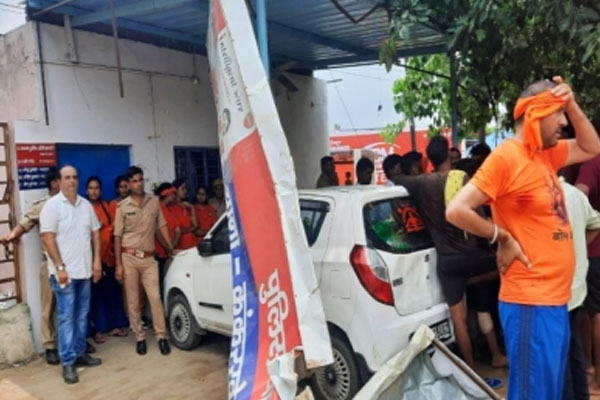 Meerut, UP, the Kanwariyas got angry and ransacked the police post after spitting on Kanwar