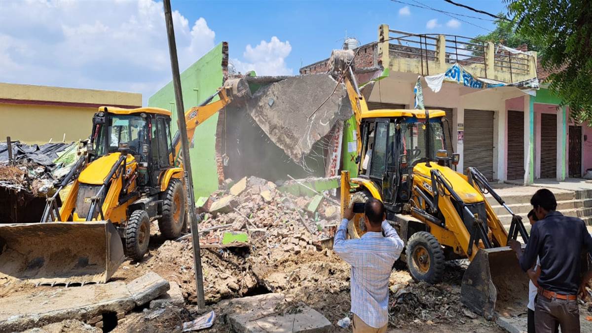 उत्तर प्रदेश, एटा, समाजवादी पार्टी के पूर्व विधायक रामेश्वर सिंह यादव, बुलडोजर, Uttar Pradesh, Etah, former Samajwadi Party MLA Rameshwar Singh Yadav, bulldozer