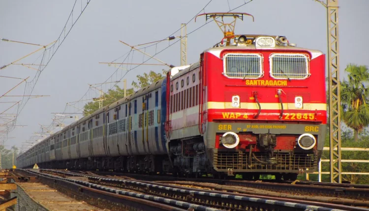 उत्तर प्रदेश, 15028 गोरखपुर-हटिया, गोरखपुर-हटिया एक्सप्रेस