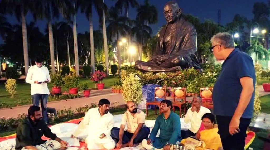 against, end, MPs, protest demonstration, suspension, unemployment