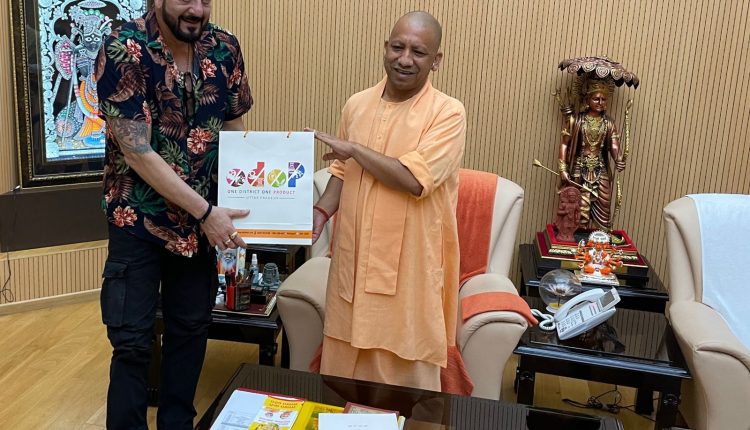 उत्तर प्रदेश, योगी आदित्यनाथ, संजय दत्त, Uttar Pradesh, Yogi Adityanath, Sanjay Dutt