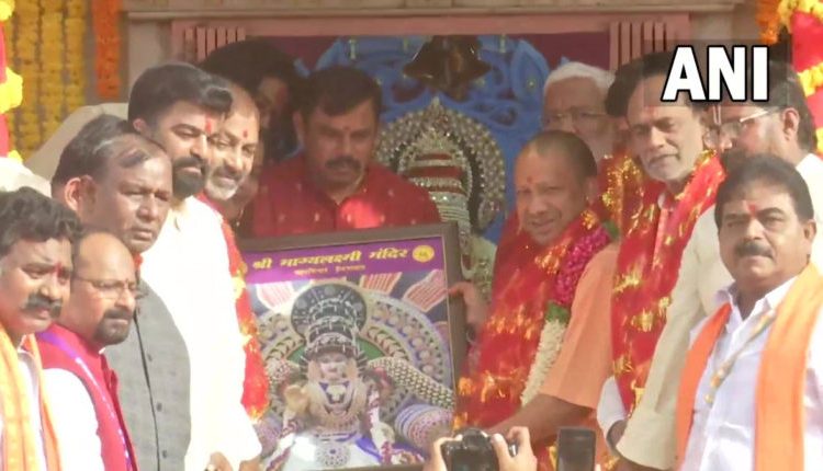 उत्तर प्रदेश, योगी आदित्यनाथ, चारमीनार के श्री भाग्यलक्ष्मी मंदिर में सीएम योगी ने की पूजा, Uttar Pradesh, Yogi Adityanath, CM Yogi worshiped at Shri Bhagyalakshmi temple of Charminar