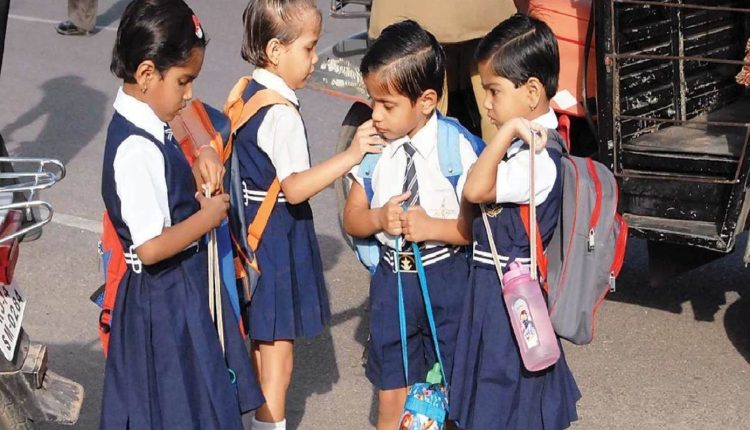 UP School Timing Change: बेसिक शिक्षा विभाग के परिषदीय विद्यालयों में समय परिवर्तन, कल से सुबह 8 बजे से 2 बजे तक खुलेंगे विद्यालय