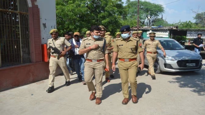 उत्तर प्रदेश, आगरा, आगरा कोर्ट, आईजी नचिकेता झा, एसएसपी प्रभाकर चौधरी, Uttar Pradesh, Agra, Agra Court, IG Nachiketa Jha, SSP Prabhakar Chaudhary