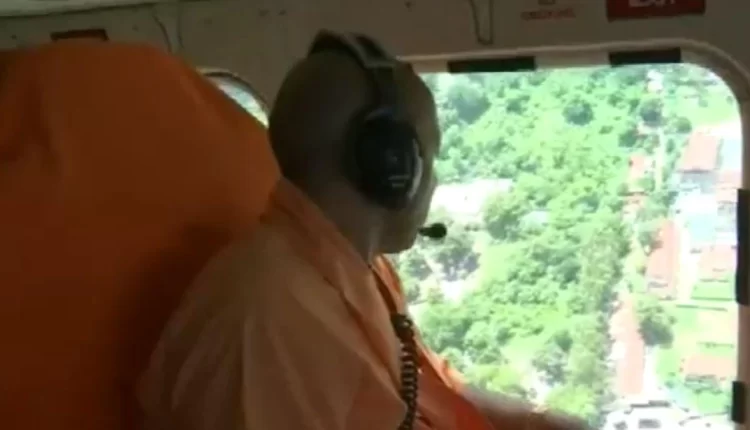 उत्तर प्रदेश, योगी आदित्यनाथ, कावड़ यात्रा, पुष्प वर्षा