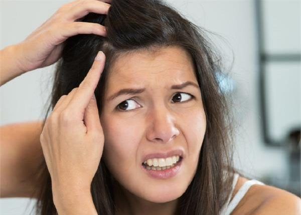 बाल सफेद हैं तो अपनाएं इन घरेलू नुस्खों को, कुछ ही दिनों में पाएं काले-घने बाल