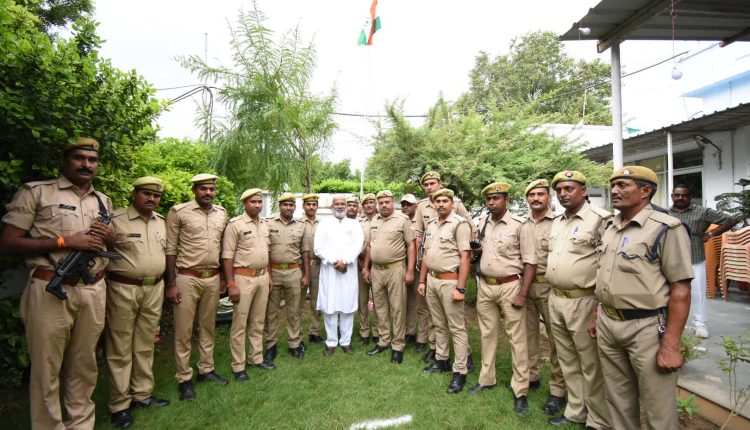 स्वतंत्र देव सिंह, भाजपा, एमएलसी विजय बहादुर पाठक, राज्यसभा सांसद अशोक बाजपेई, भाजपा के सह कार्यालय प्रभारी चौधरी लक्ष्मण सिंह, प्रदेश सह मीडिया प्रभारी हिमांशू दुबे