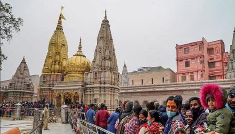 नागपंचमी पर काशी विश्वनाथ दरबार में उमड़ा श्रद्धालुओं का सैलाब, बम-बम के जयकारे से गूंजी काशी