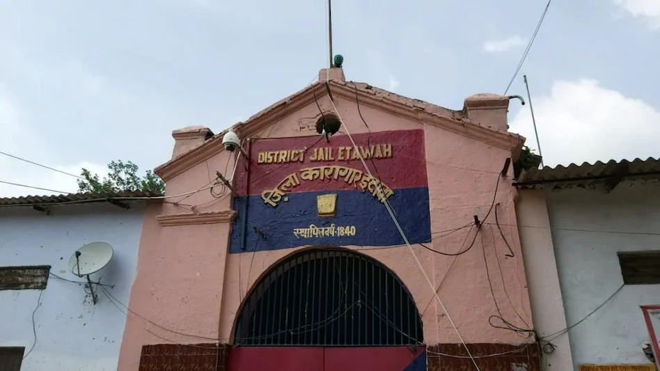 उत्तर प्रदेश, इटावा, इटावा जिला कारागार, प्राइवेट पार्ट काटा,