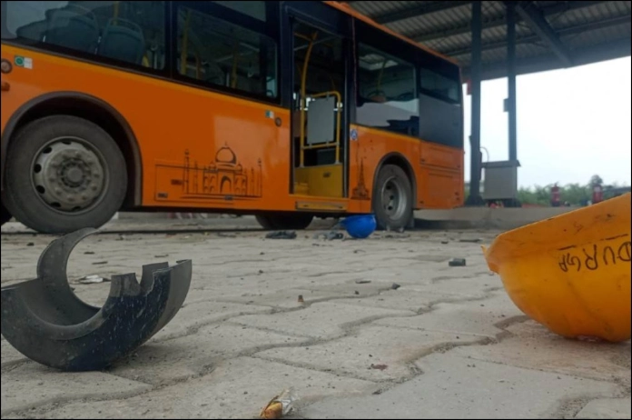 बरेली में चार्जिंग के दौरान इलेक्ट्रिक बस में धमाका, मैकेनिक की मौत