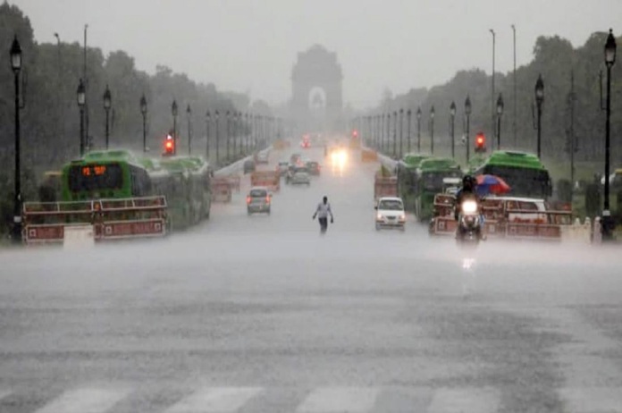 दिल्ली-एनसीआर समेत इन जगहों पर बदला मौसम का मिजाज, हो रही झमाझम बारिश