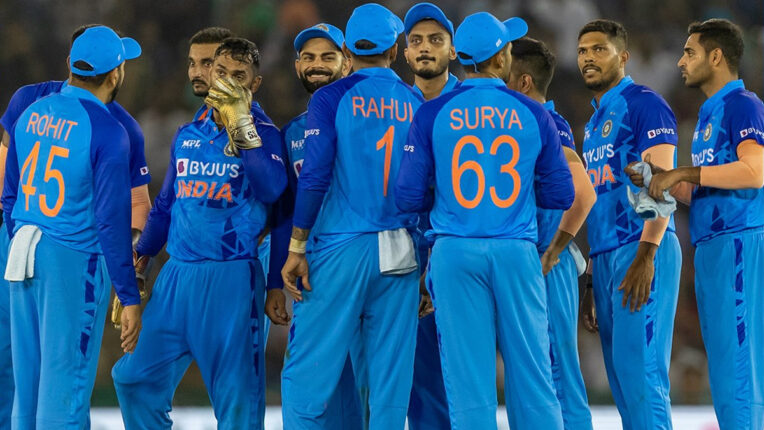पहले मैच में कप्तान Rohit Sharma इन खिलाड़ियों को दे सकते हैं मौका, ऐसी होगी आज की Playing-XI !