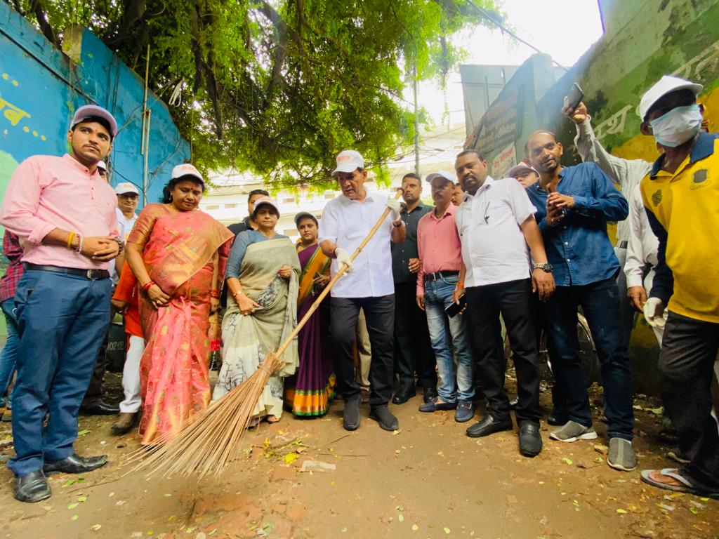 नगर विकास मंत्री