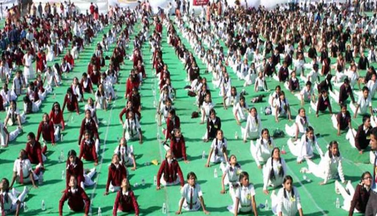 इस्लामिक संगठनों ने की स्कूलों में भजन और सूर्य नमस्कार पर प्रतिबंध लगाने की मांग