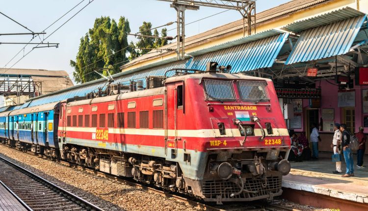 उत्तर प्रदेश, लखनऊ, वाराणसी-छपरा अनारक्षित एक्सप्रेस, ट्रेन रूट बदले