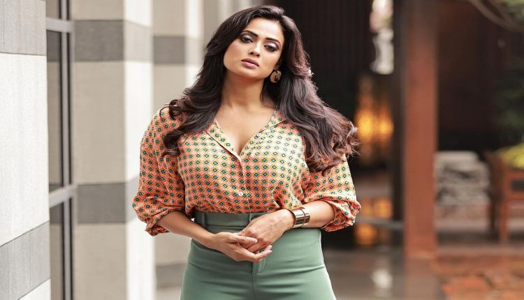 पलक तिवारी मां श्वेता तिवारी को ऐसे करती हैं परेशान, खास अंदाज में किया बर्थडे विश