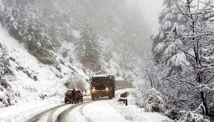 Severe cold in North and East India, Jharkhand Kanke recorded 2.5 degrees temperature, water supply pipeline froze in Kashmir, Meteorological Department issued yellow alert, उत्तर और पूर्वी भारत में कड़ाके की ठंड, झारखंड कांके 2.5 डिग्री तापमान दर्ज, कश्मीर में जलापूर्ति पाइप लाइन जमी, मौसम विभाग ने जारी किया येलो अलर्ट